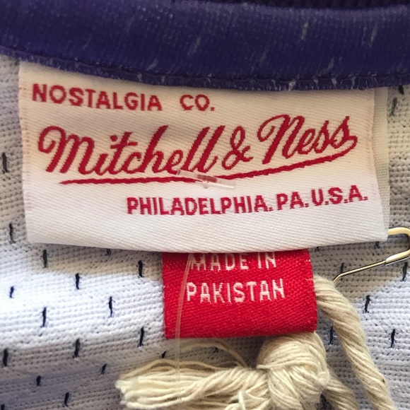 ⚡️SOLD ON KIJIJI⚡️Toronto Raptors Logo Jersey (NWT) - Picture 7 of 9